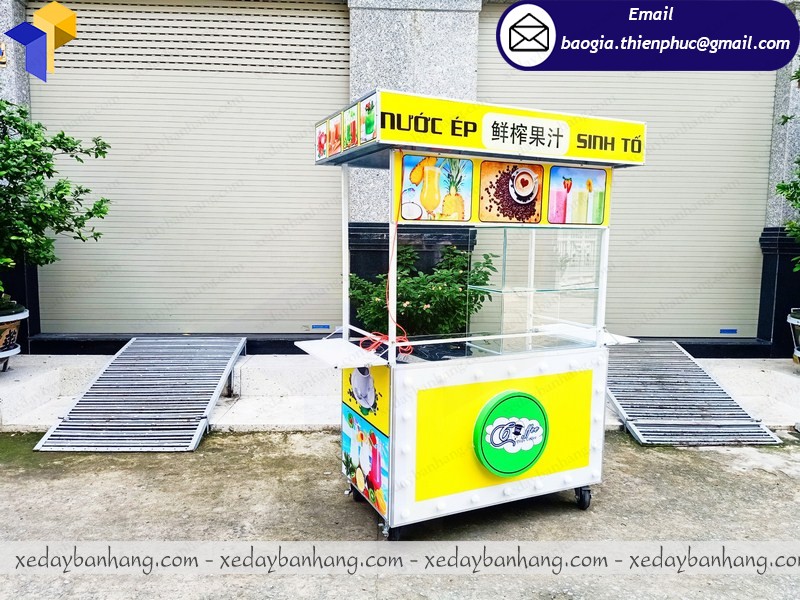 tủ bán sinh tố đẹp màu vàng nổi bật