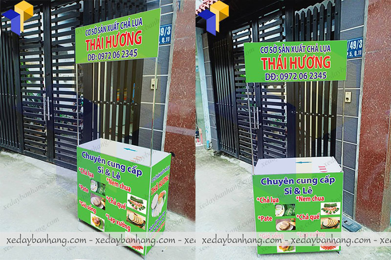 quầy bán hàng sampling chả lụa 