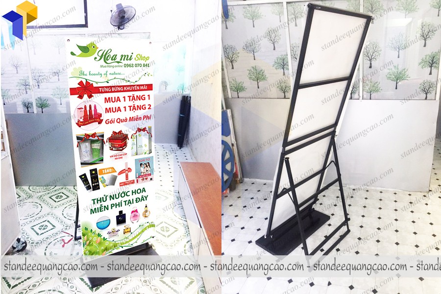 chân standee ngoài trời 