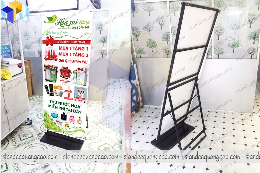 chân standee quảng cáo 
