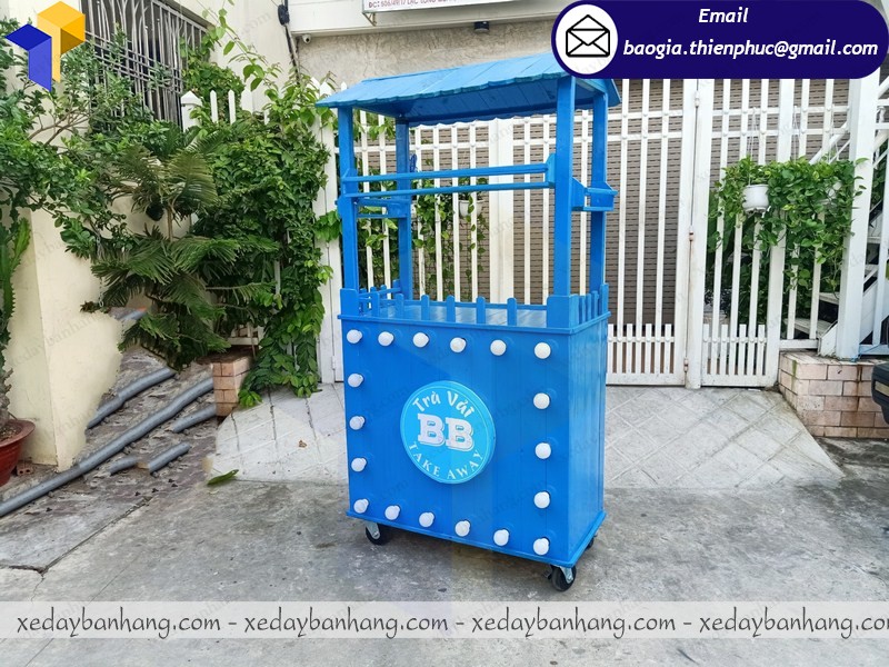 quầy gỗ bán sinh tố 