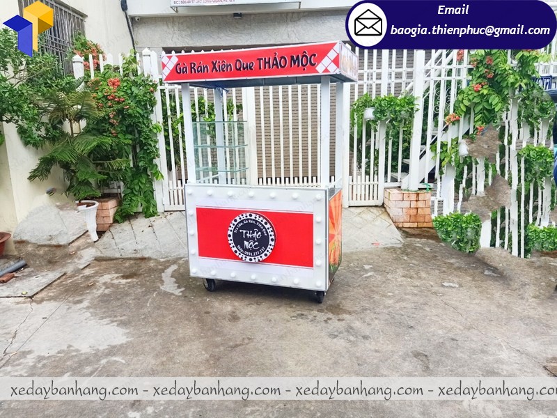 trang trí tủ bán gà rán 