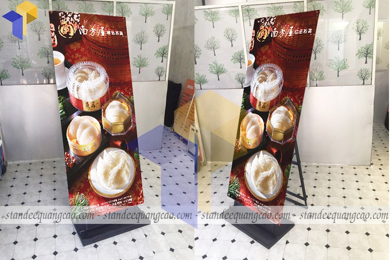 chân standee chịu gió