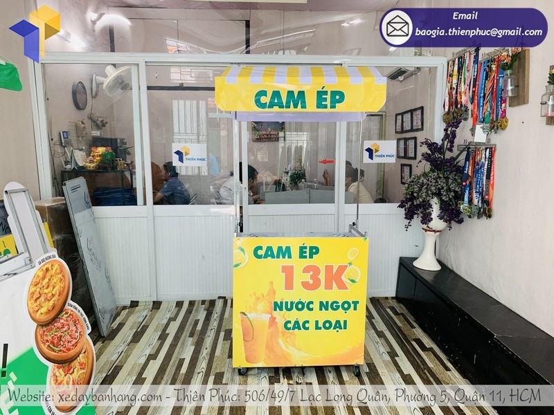 xe bán nước cam vỉa hè